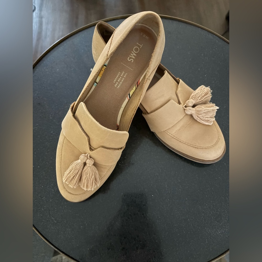 TOMS Women's Tan leather Estel Tassel Loafers